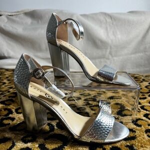 New Katy Perry The Liz hammered emboss silver 3 1/2 inch heel size 6.